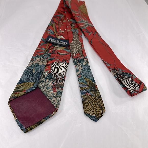 Lands’ End - African Safari Animals Red Multicolored Silk Mens Necktie ⭐️ EUC - Picture 4 of 5